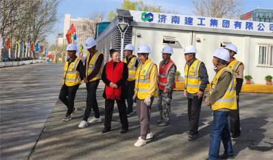 陈雪萍代表到集团总部和项目一线宣讲天下“两会”精神